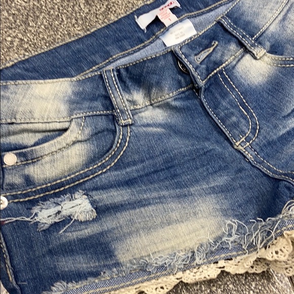 Distressed jean shorts - Picture 2 of 3